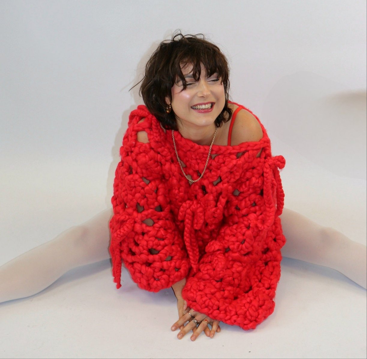 Shone statement knitwear. Red oversized, chunky colossal knit sweater, with bows, knitted with super soft vegan and sustainable yarn.