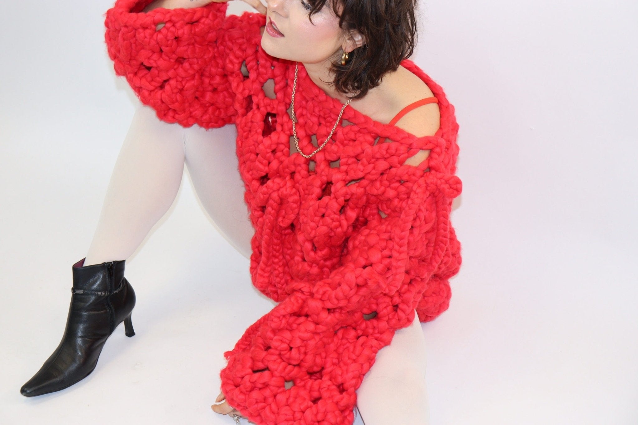 Shone statement knitwear. Red oversized, chunky colossal knit sweater, with bows, knitted with super soft vegan and sustainable yarn.